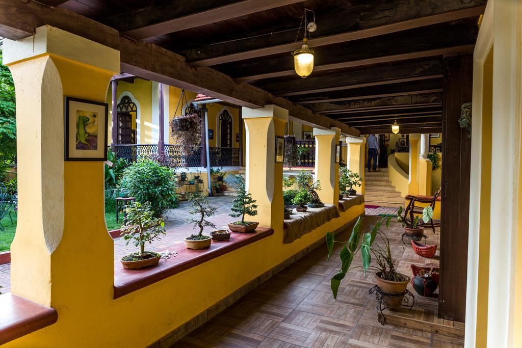 Casa Menezes - A Heritage Goan Homestay Bambolim Exterior photo