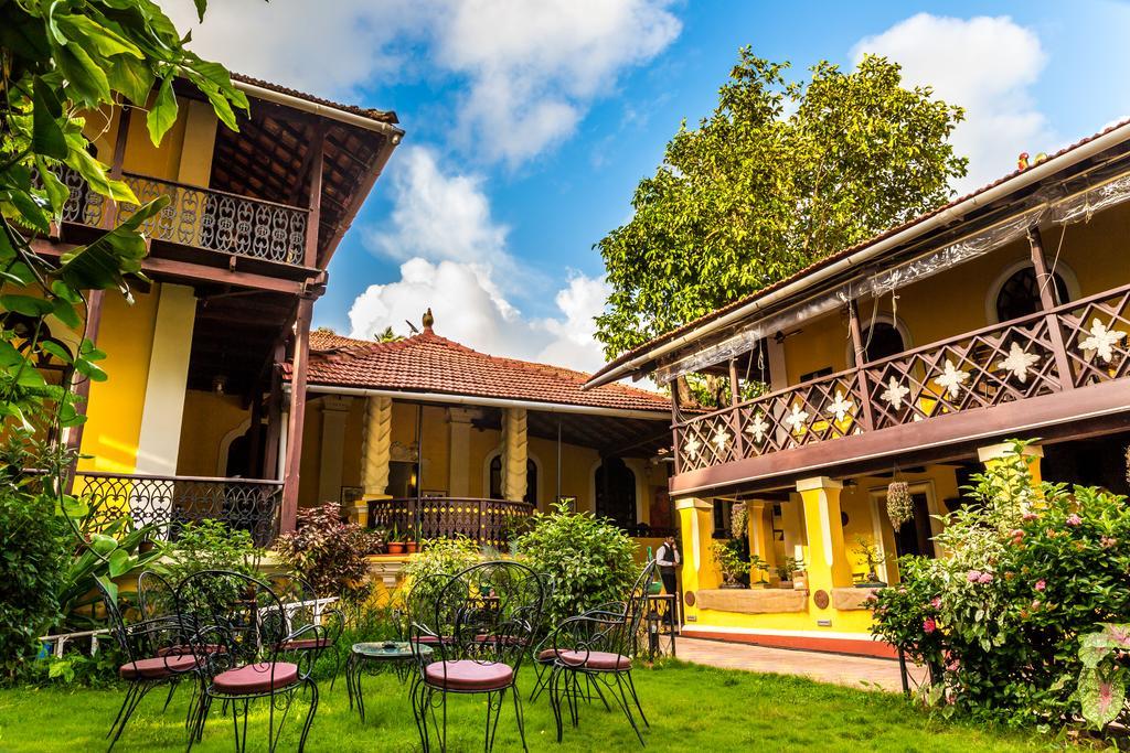 Casa Menezes - A Heritage Goan Homestay Bambolim Exterior photo