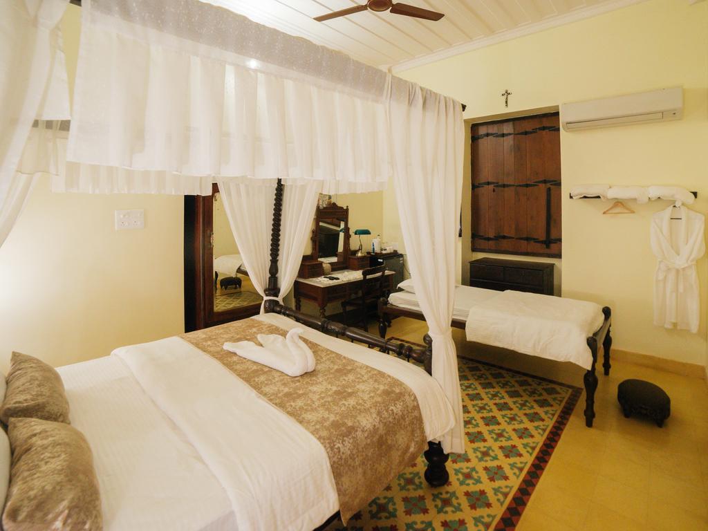 Casa Menezes - A Heritage Goan Homestay Bambolim Exterior photo