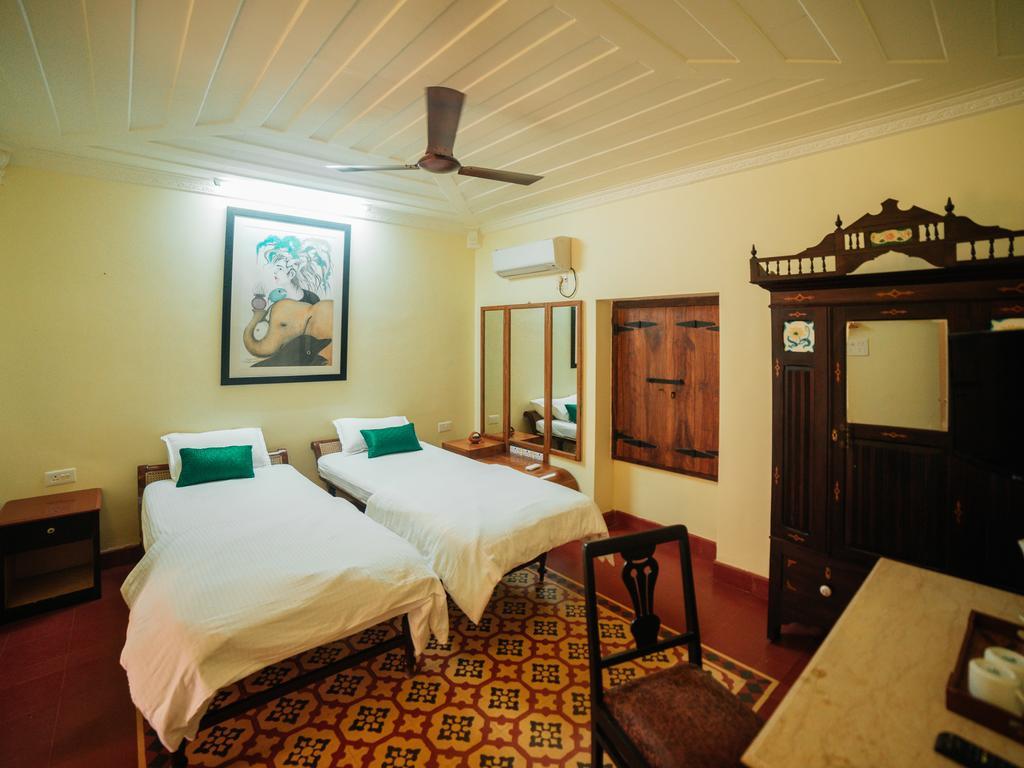 Casa Menezes - A Heritage Goan Homestay Bambolim Exterior photo